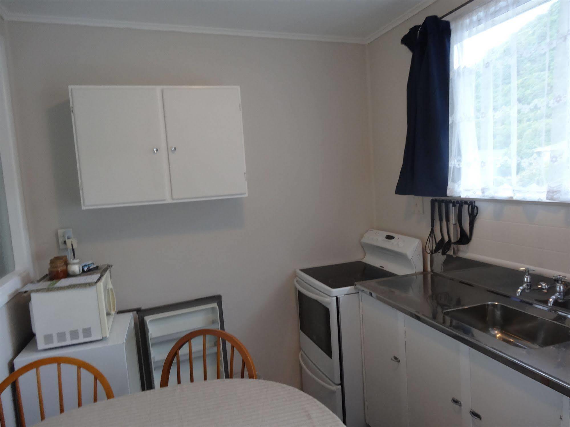 Beachside Sunnyvale Motel Picton Bagian luar foto