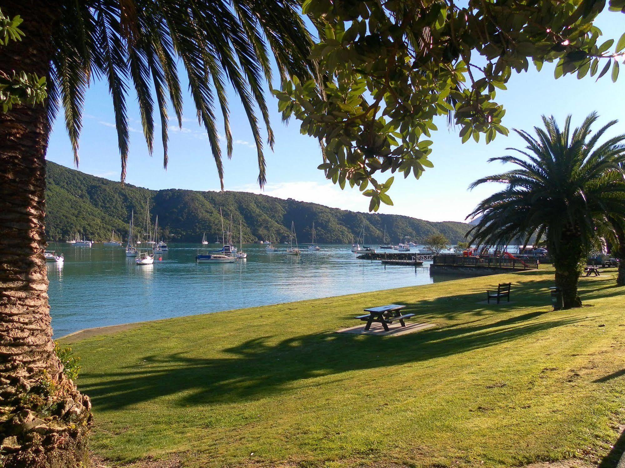 Beachside Sunnyvale Motel Picton Bagian luar foto