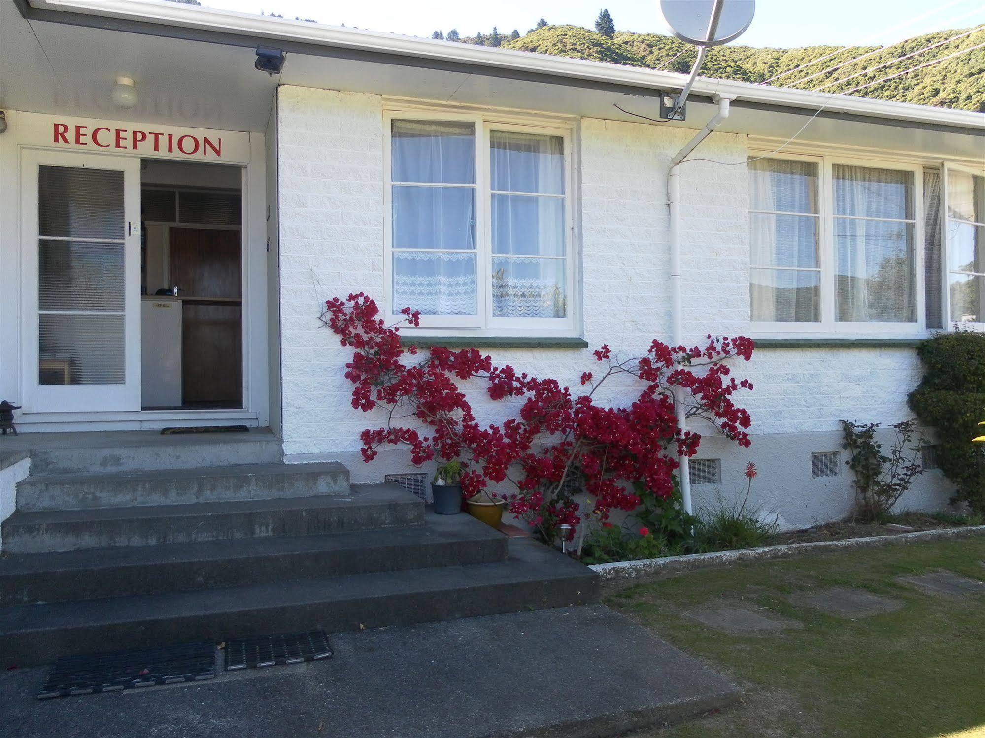 Beachside Sunnyvale Motel Picton Bagian luar foto