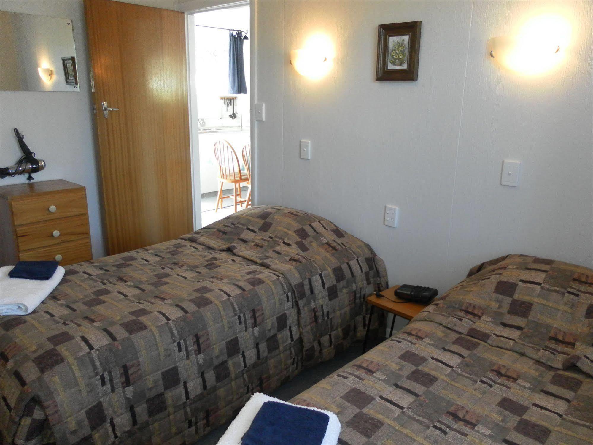 Beachside Sunnyvale Motel Picton Bagian luar foto