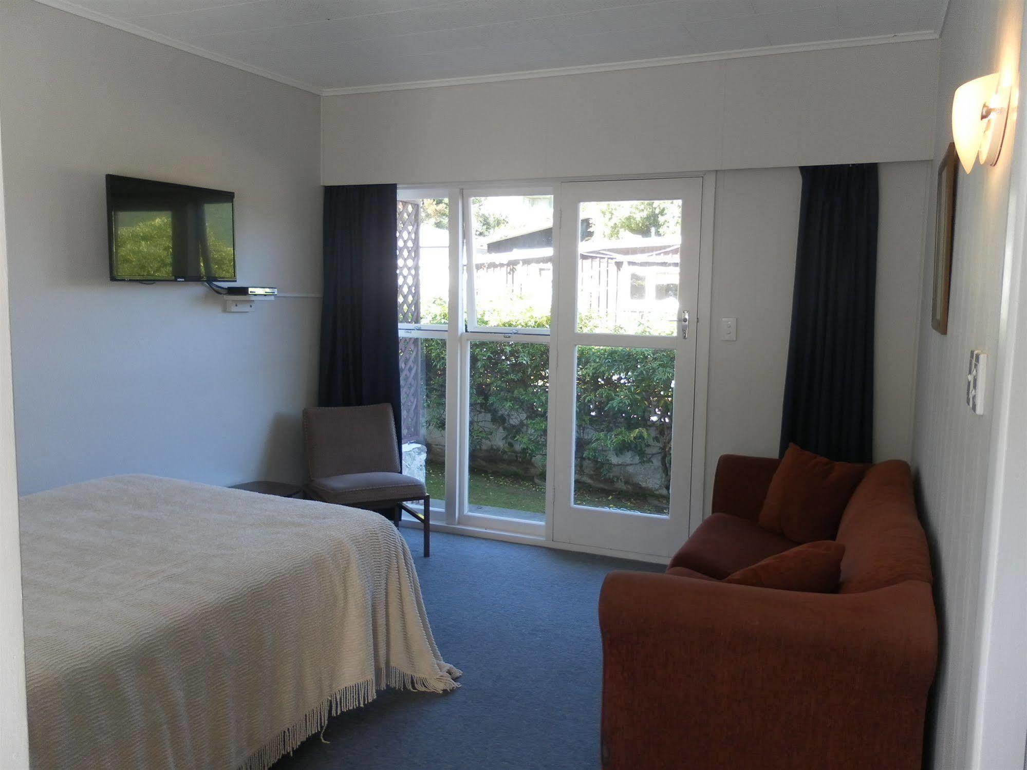 Beachside Sunnyvale Motel Picton Bagian luar foto