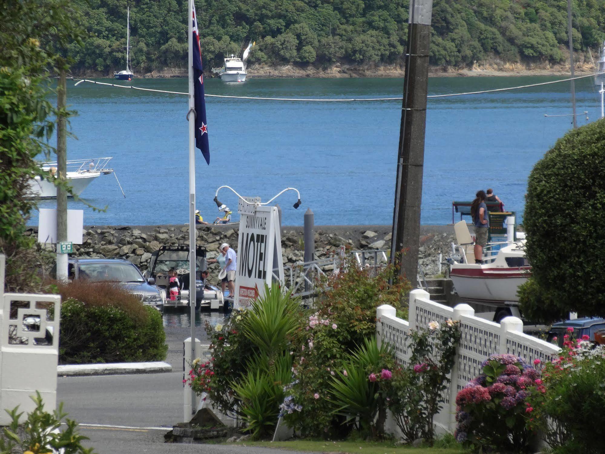 Beachside Sunnyvale Motel Picton Bagian luar foto